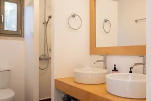 Bleverde Luxury Villas Crete - Villa Elia Gavalochori - en-suite bathroom for both master bedrooms