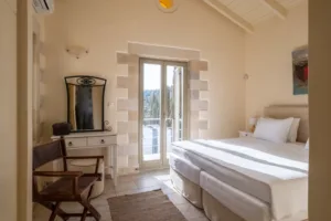 Bleverde Luxury Villas Crete - Villa Elia Gavalochori - master bedroom with balcony