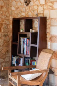 Bleverde Luxury Villas Crete - Villa Elia Gavalochori - curated library